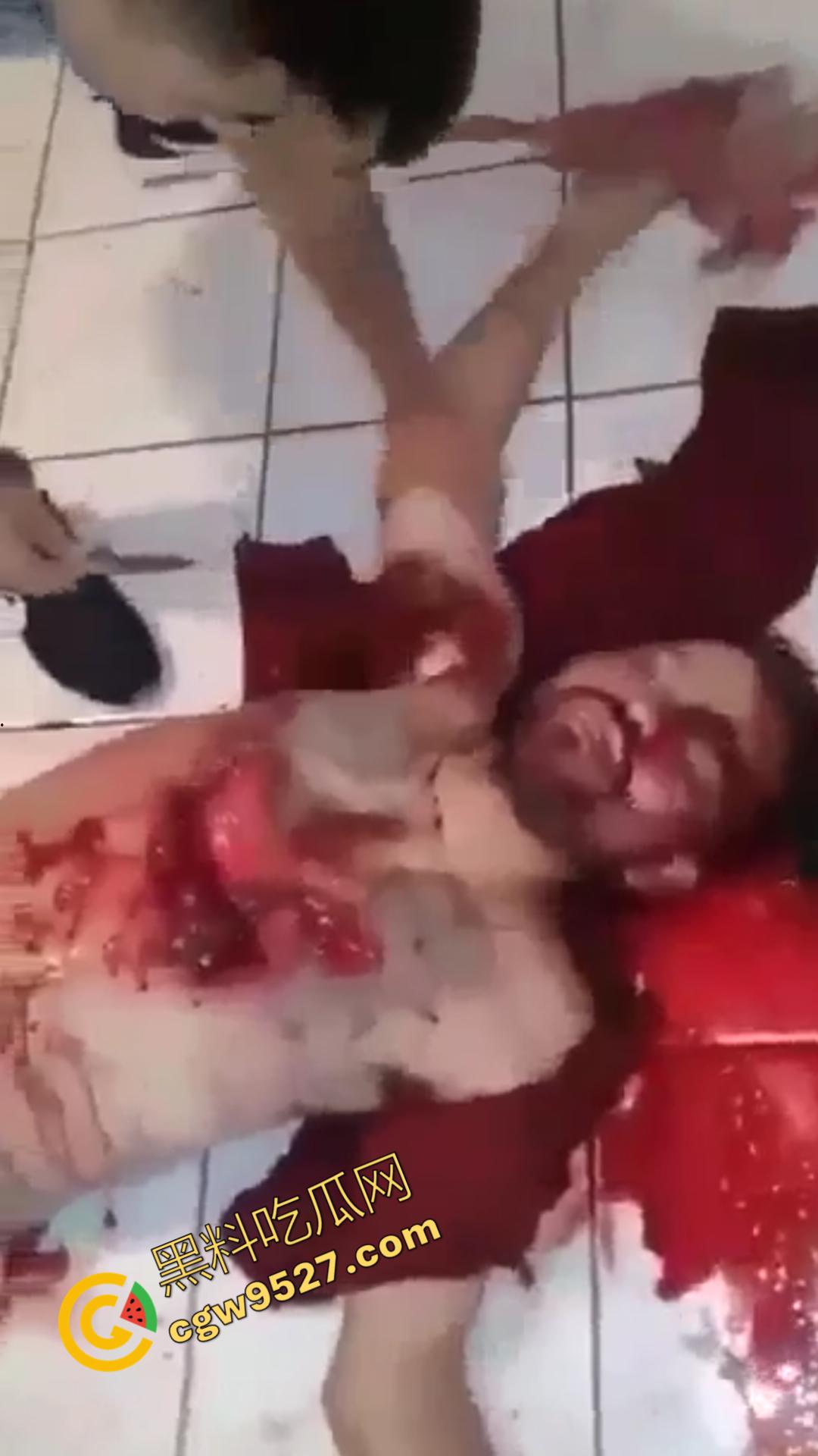 墨西哥毒枭血腥盛宴！场挖开心脏，还在跳动，把头割下来当球踢，现场血流成河，胆小者勿入！-8