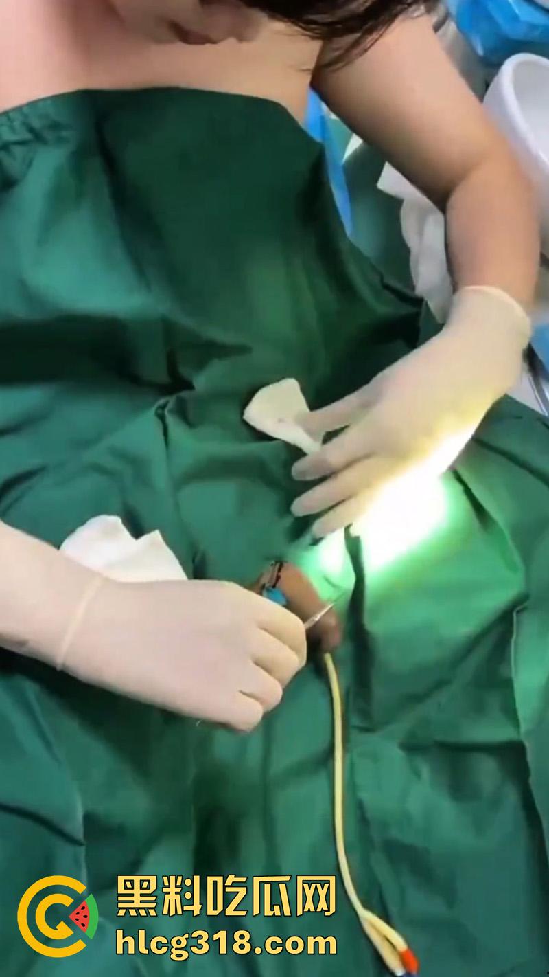 广西猛男刀切小鸡鸡，00后小火竟自己动手割下鸡巴，还给女友口交玩弄，现在都玩这么变态了么！-3