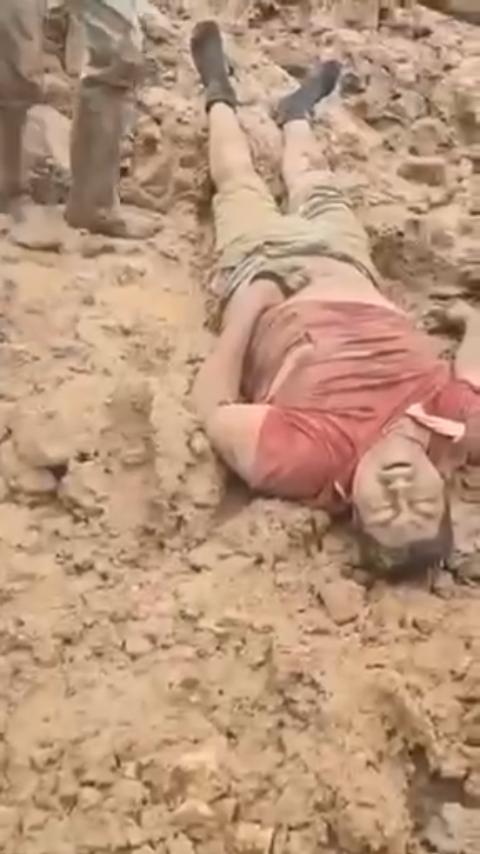 惊天摄魄！非洲刚果铜矿场坍塌惨剧：80人惨被活埋葬身矿场，挖掘机疯狂清尸，尸骨遍野！-6