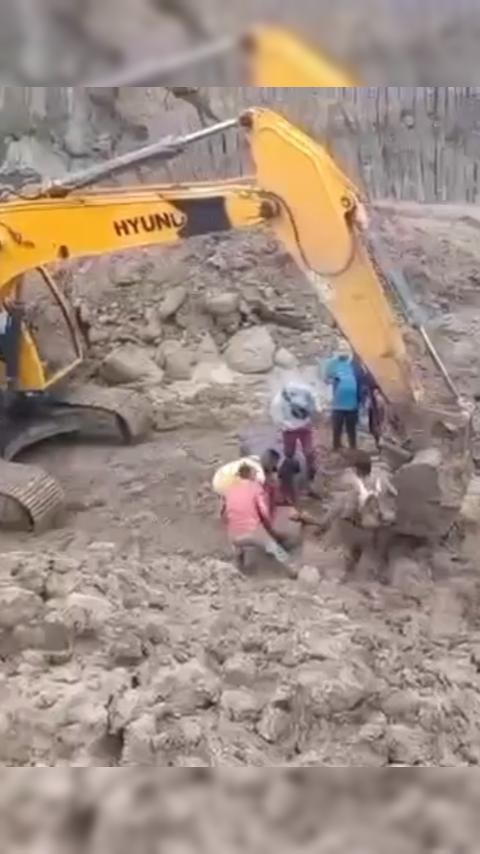 惊天摄魄！非洲刚果铜矿场坍塌惨剧：80人惨被活埋葬身矿场，挖掘机疯狂清尸，尸骨遍野！-8