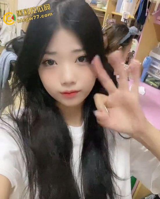 香港珠海学院反差婊 拜金女硕士【杨璐】 顶级母狗一个 背着男友做外围  学霸的性爱视频曝光-4