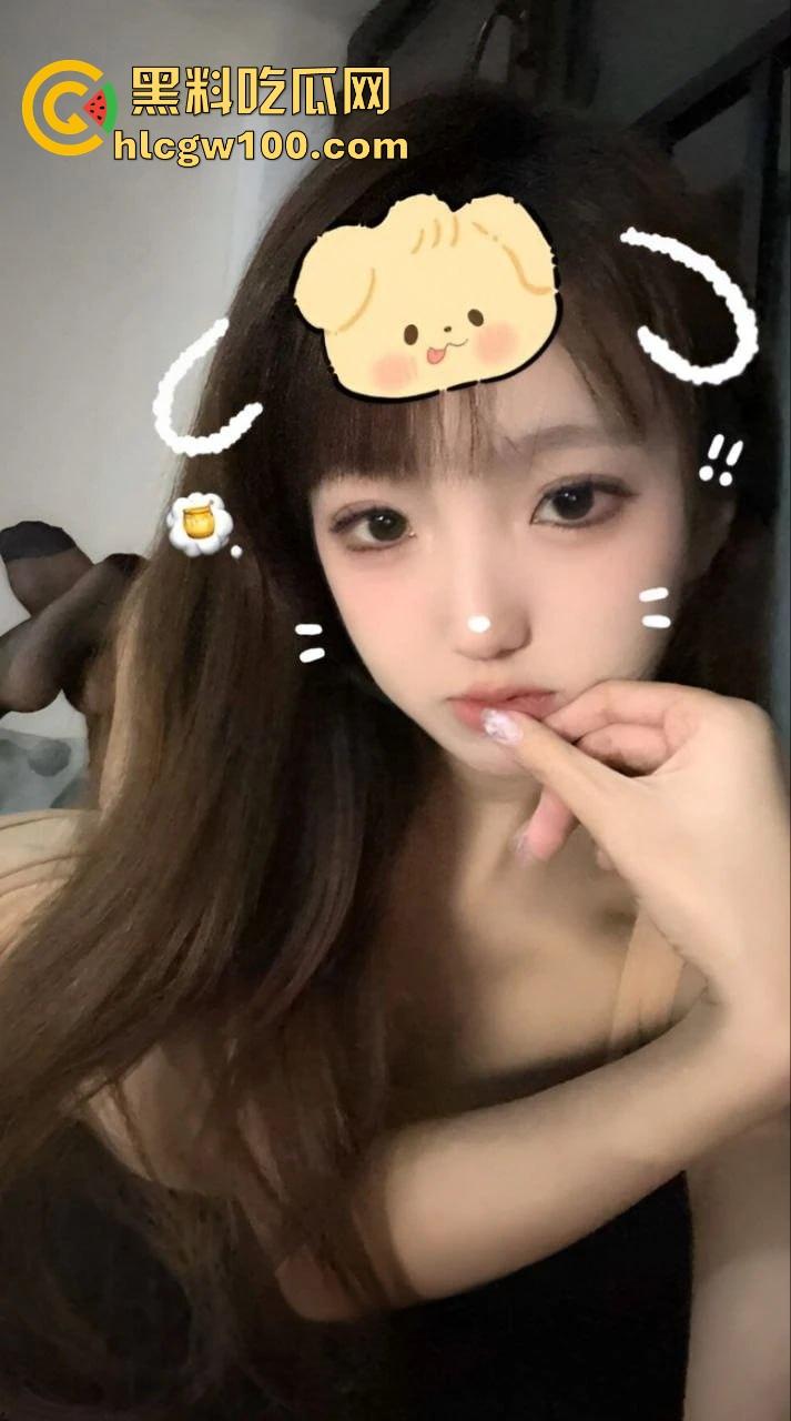 长沙女大学生【刘子玥】在线裸聊骚操作拉满，隔着屏幕伸舌头要特仑苏，奶香味从镜头溢出来特仑苏麻烦结下款！-3