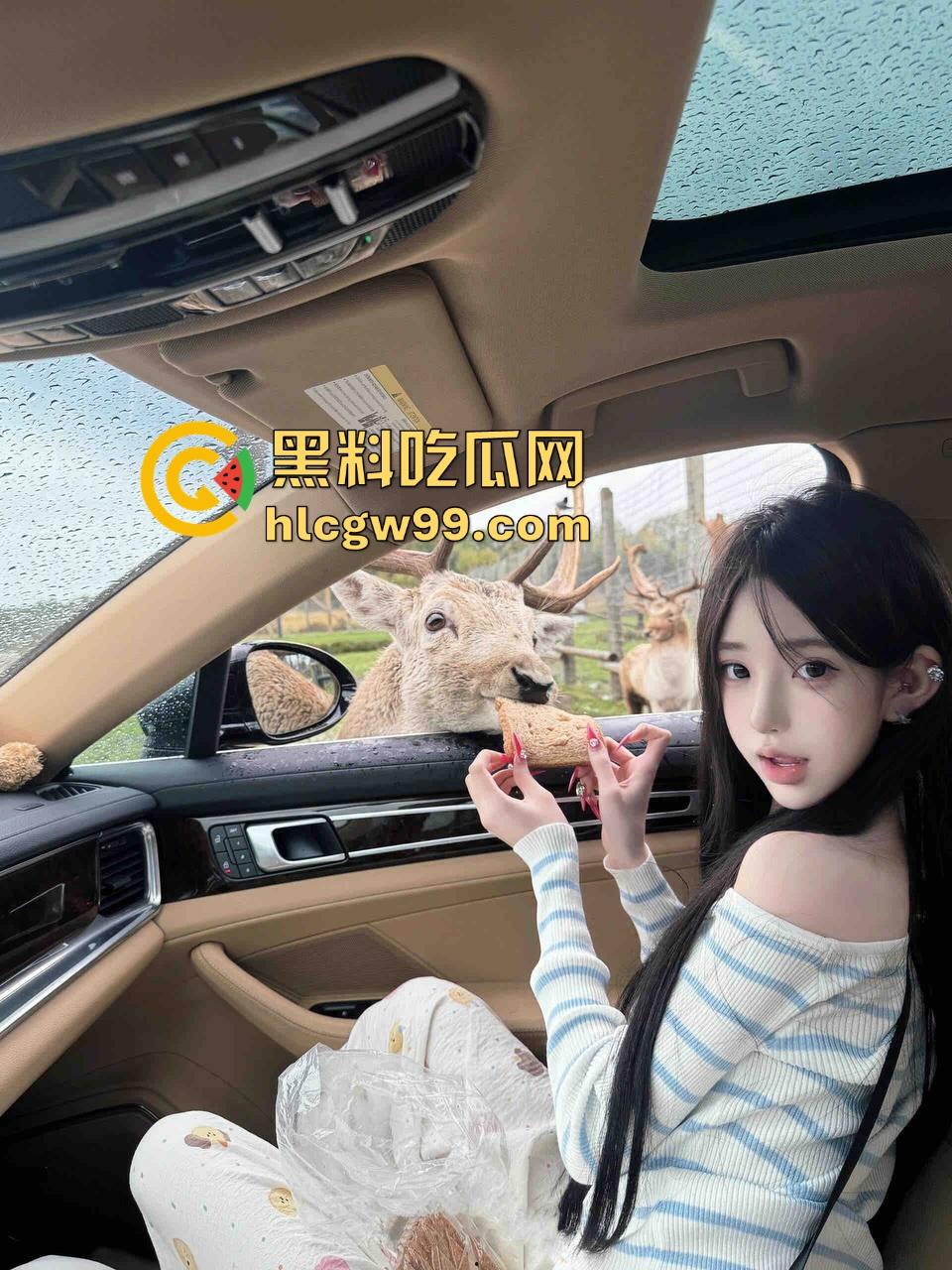 上海宏瑞基商场奈雪门口上演野战教学,小情侣裤子脱一点直接坐上去猛摇,摇摆姿势辣眼睛,刺激拉满!-1