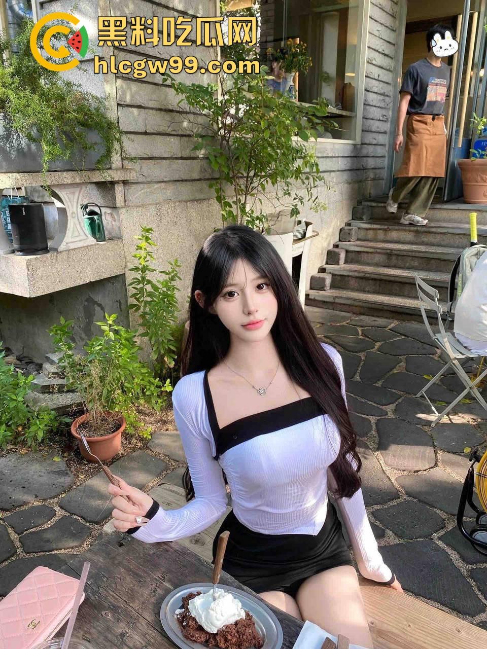 上海宏瑞基商场奈雪门口上演野战教学,小情侣裤子脱一点直接坐上去猛摇,摇摆姿势辣眼睛,刺激拉满!-7