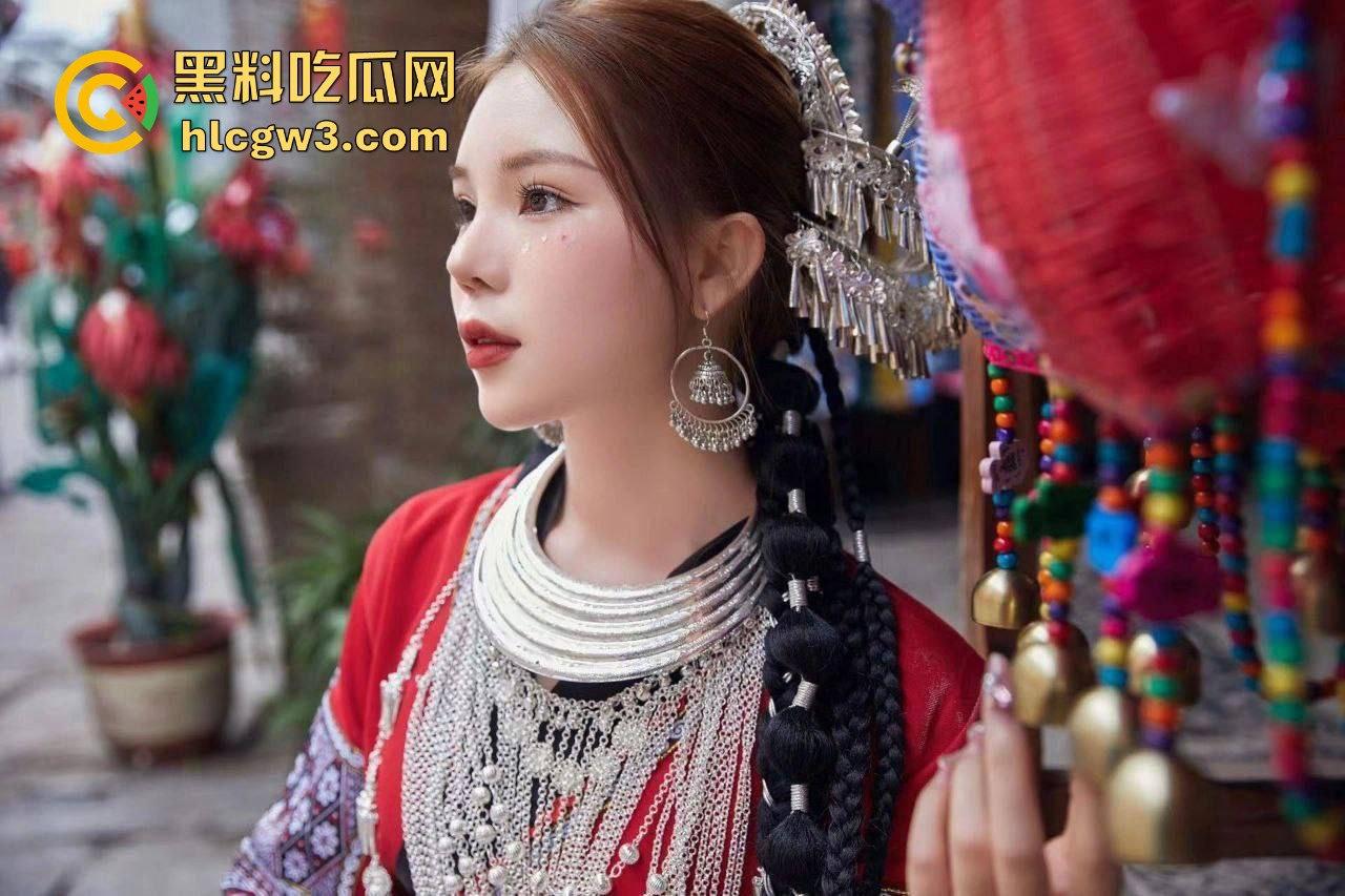 南丹火幕村KTV骚逼『 龙雨微 』少妇素颜还敢卖逼陪酒 骚逼被抠到泛滥 这年头陪酒小妹太不容易！-8