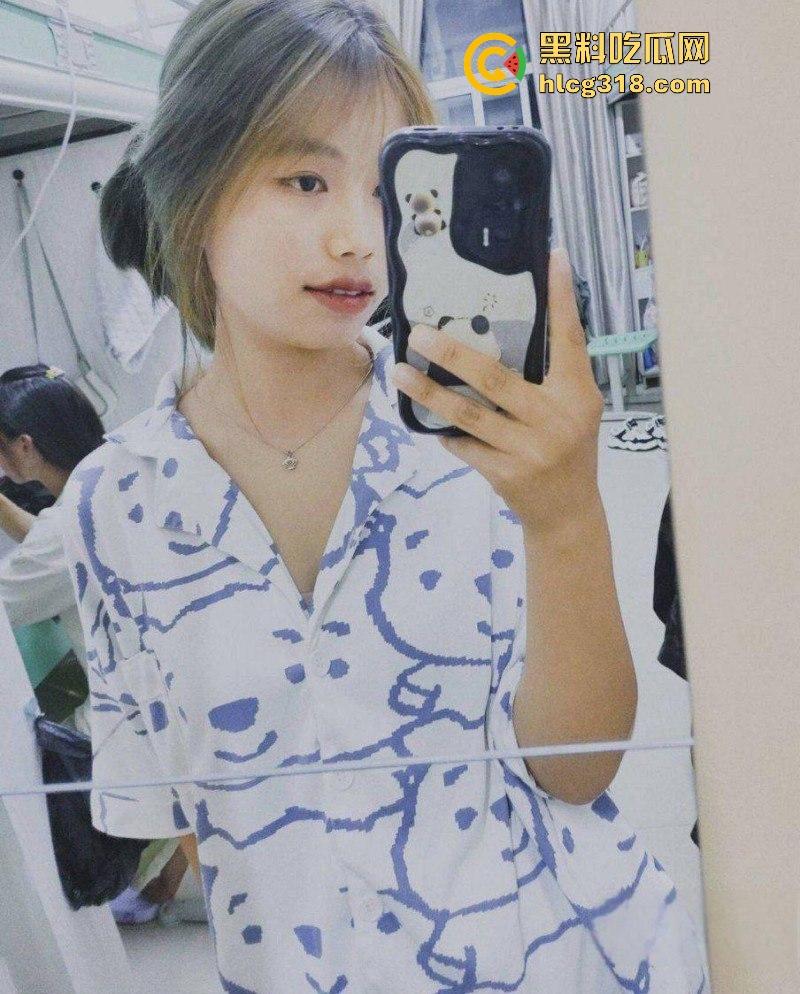 四川美术学院【魏施婵】极品反差母狗，排卵发情期饥渴难耐，后入无套内射蜜桃臀！-1