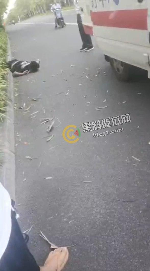 南宁惊曝午间悲剧！中兴桥南男子大中午豪饮致死，惨遭摔倒不起引热议！-4
