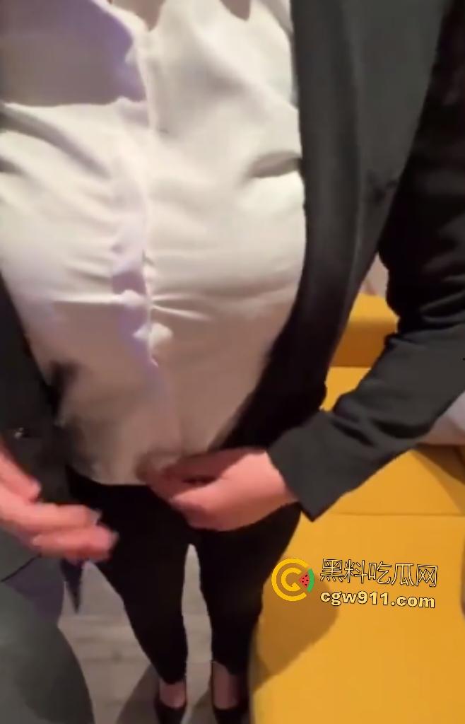 干销售的亲姐姐肥臀勾魂,姐弟直接酒店激战,内射狂灌骚穴,填补了姐姐单身多年的寂寞!-1