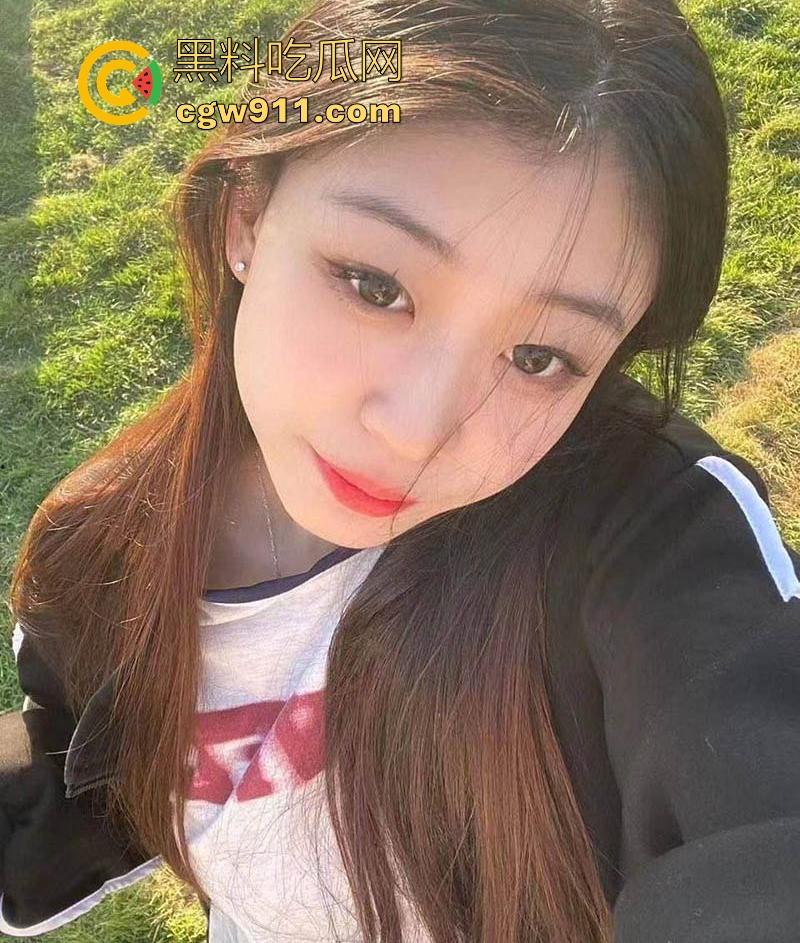 杭州工商学院骚逼反差大学生【廖霄音】蜜桃臀被炮友大屌猛干，高潮瘫软淫叫震天，纤细身材藏不住骚浪本性！-3