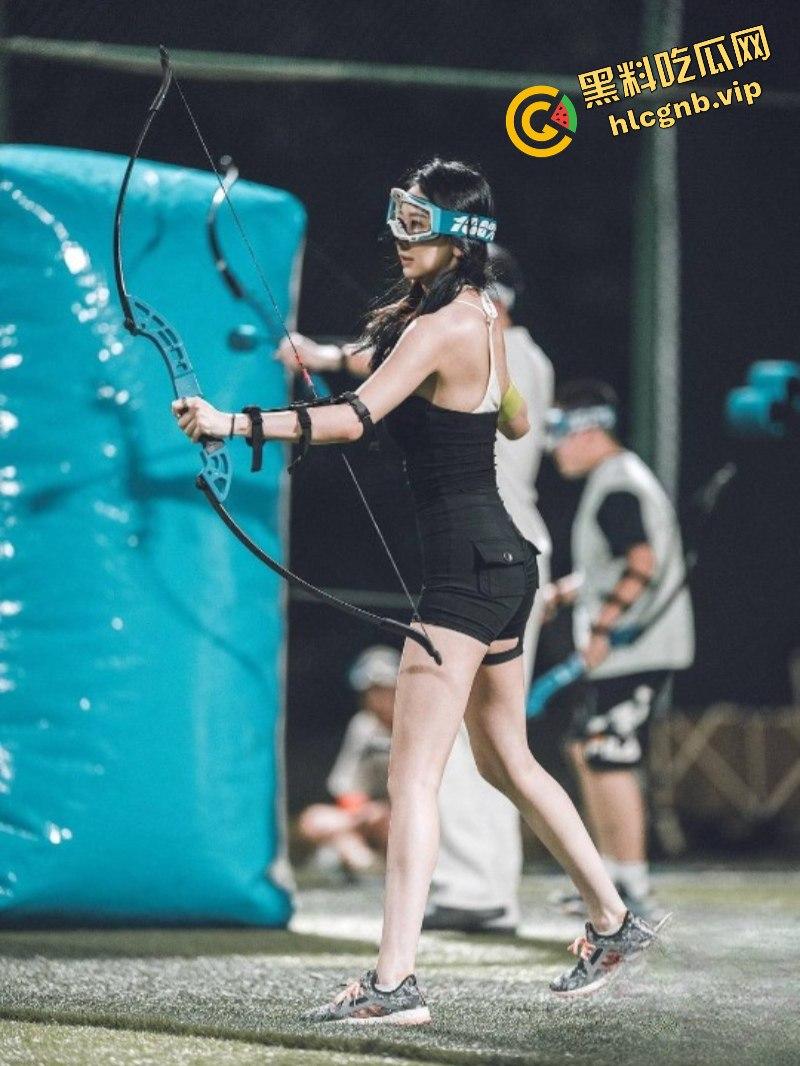 又见新“运动媛”引争议:明为射箭 实钓鱼?-2