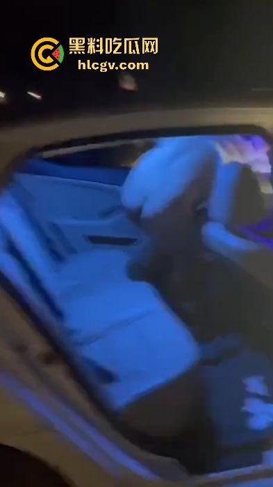 清远抖音小网红【糖糖烧烤地摊造】现场被抓奸,裤子脱光还喊我真的没做!-11