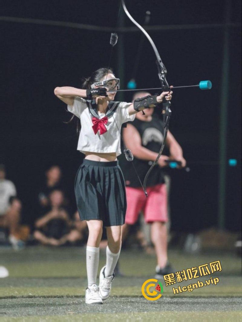 又见新“运动媛”引争议:明为射箭 实钓鱼?-8