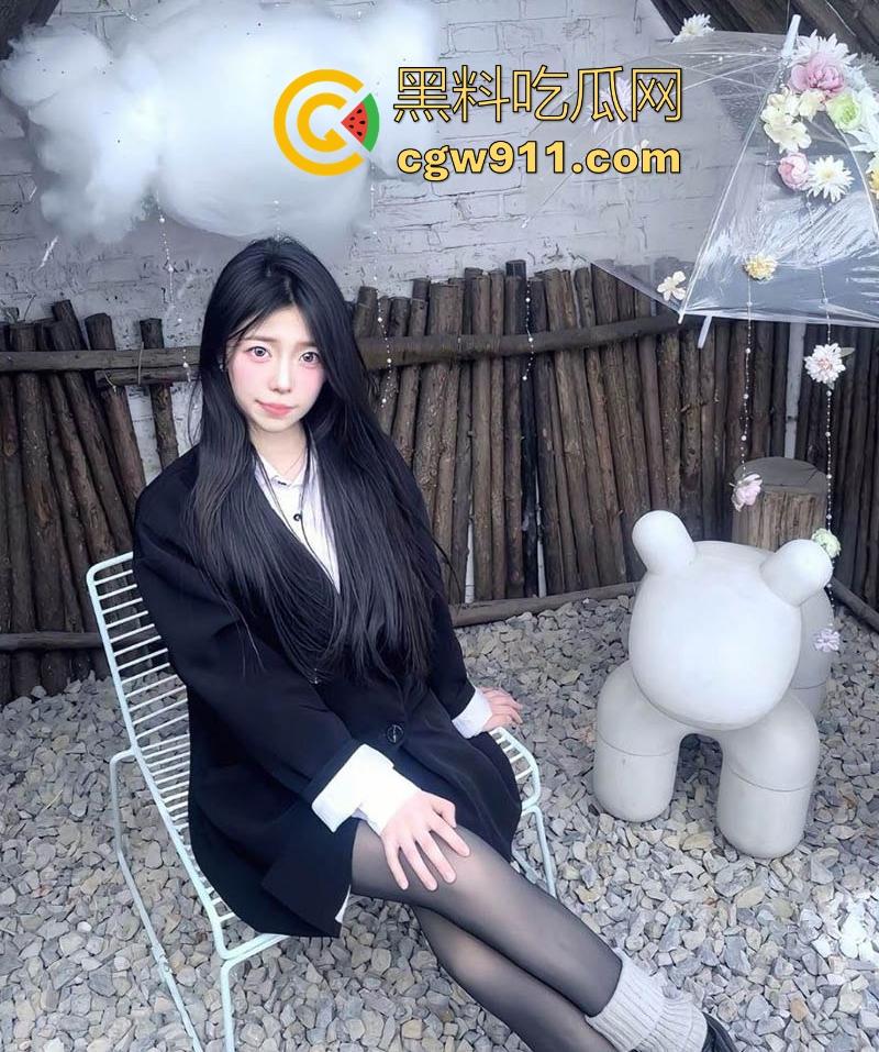 杭州酒吧极品小公主【姜丽君】夜店女王甜美脸蛋，被带走酒店玩弄，对镜口交疯狂后入，极其淫荡！-4