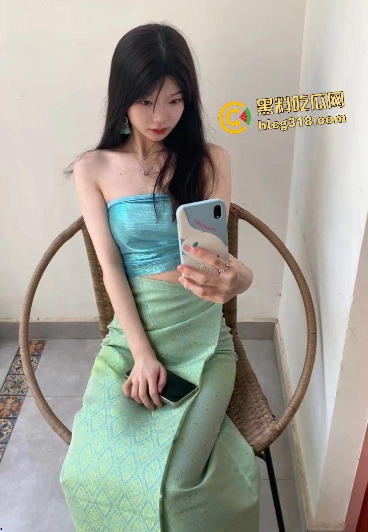 福利姬【下山绵羊】极品校花用自慰炮搞到尿失禁,喜欢白虎的老板给重金直接插到爽!-2