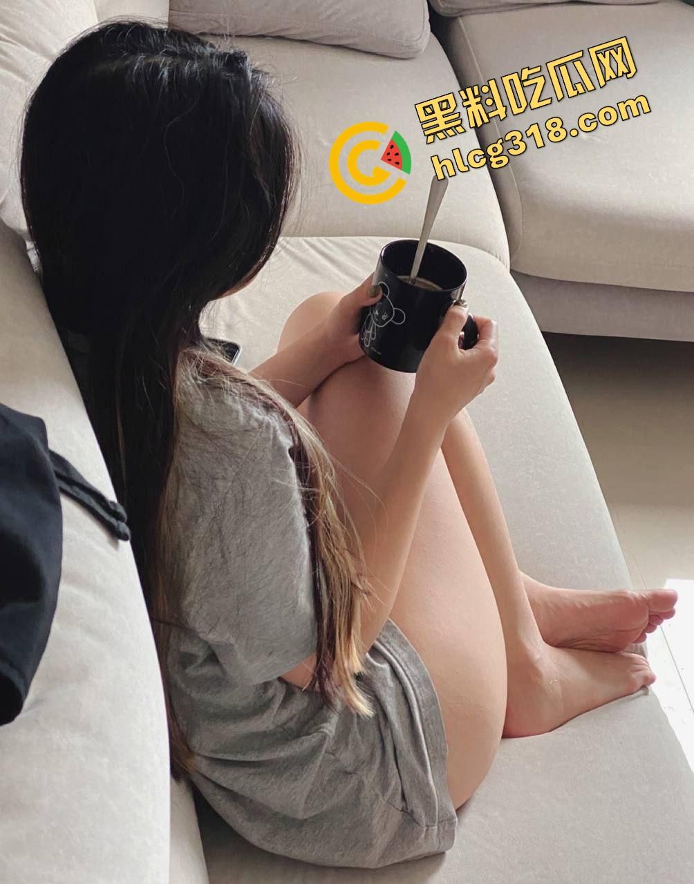 台妹无套内射口爆肛塞都会,牛奶袜一穿逼都骚出奶味,角色扮演玩到连自己是谁都忘了,天生就是被操的料!-3