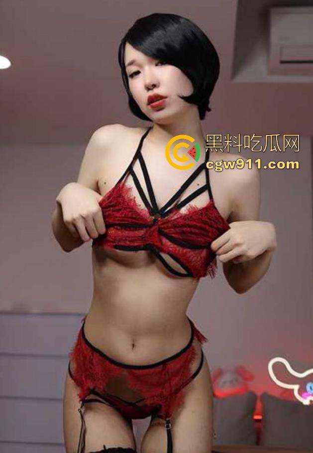 海外性感福利姬【MeriolChan】最新大尺度私拍曝光,短发少妇性感黑丝,秀肉感美腿自慰,让你看个爽!-6