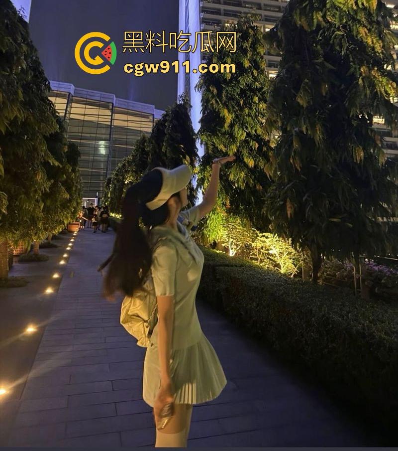 上海高颜值幼态反差婊【李文慧】长期给金主包养，口交深喉乳夹调教，女上骑乘榨精，全程甜美呻吟不断！-7