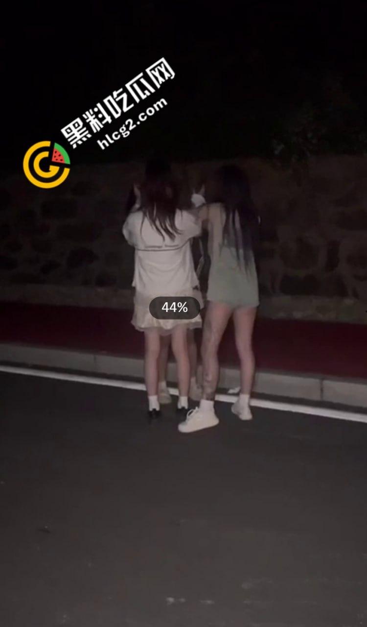 扇脸脚踹 薅头发 被逼吃燃烧的烟头！河南新县女孩遭霸凌事件5分钟原视频 全网疯传！-5