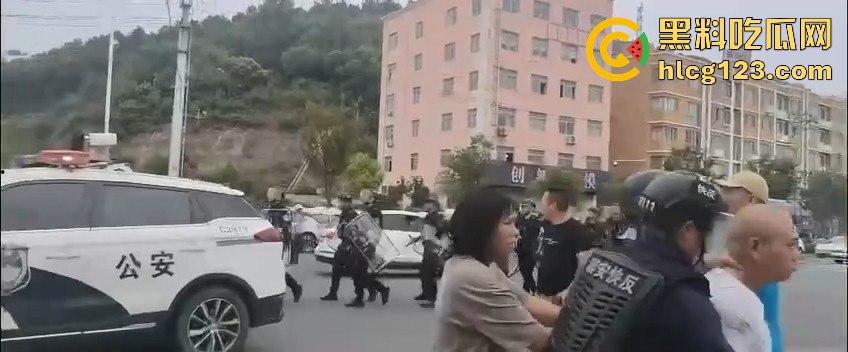 讨薪没错,但拦路等于找事!拦了路?特别人员分分钟把你请去喝茶!-3