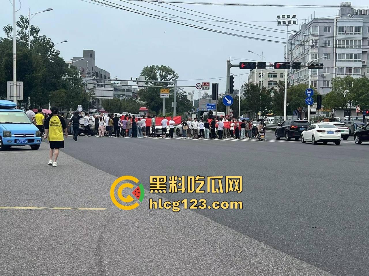 讨薪没错,但拦路等于找事!拦了路?特别人员分分钟把你请去喝茶!-8