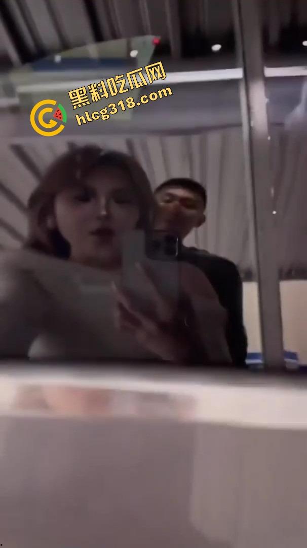 上海母狗停车场想要被操,嘴上喊着要野炮,结果男的怂逼只敢让她爆吸,回酒店小穴跟疯了一样狂喷不停!-11