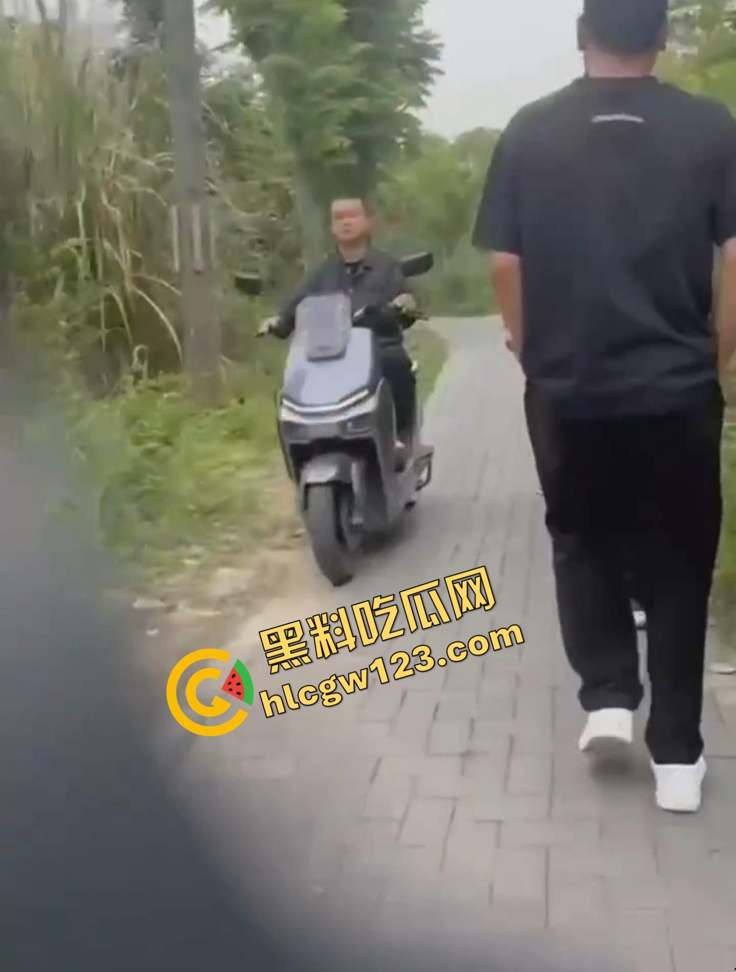 成都套套乐园，公园秒变野战广场，满地套套卫生纸，三步一个套五步一滩汁，精子浇灌绿化带！-10