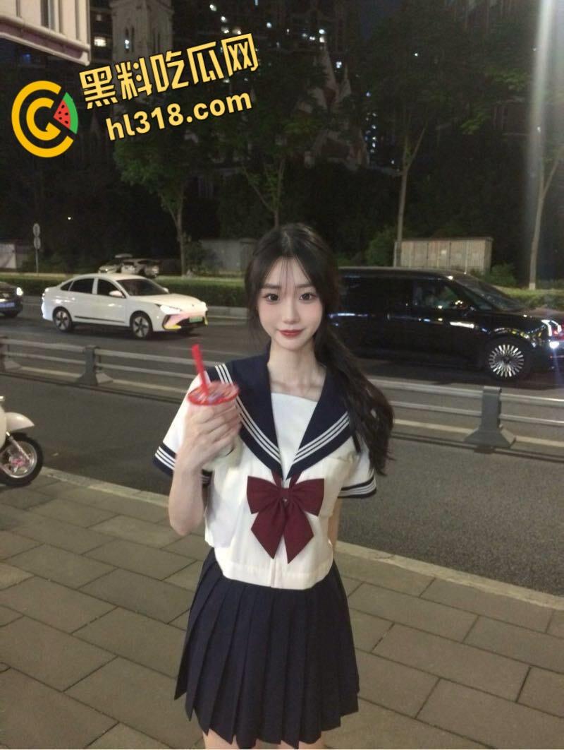 推特献妻绿帽男【暖暖小淫妻】，绿帽老公灌醉老婆玩3P，喝醉的老婆淫荡发骚，跟单男边调情边爱爱 !-2