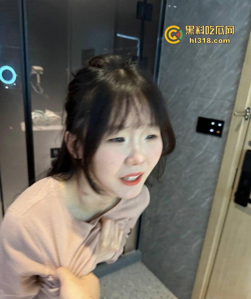 华南理工大学珠海学院超反差大一嫩妹【林卓怡】性爱视频曝光,与大龄炮友一夜两炮,骑乘榨精淫荡至极!-1