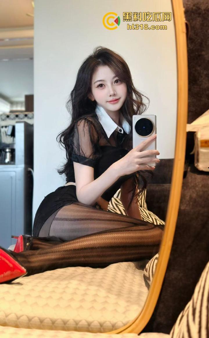 有钱人玩点刺激的,海景房不拉窗帘激情打炮,换着姿势狂干打桩,风景绝美尺度炸裂!-1