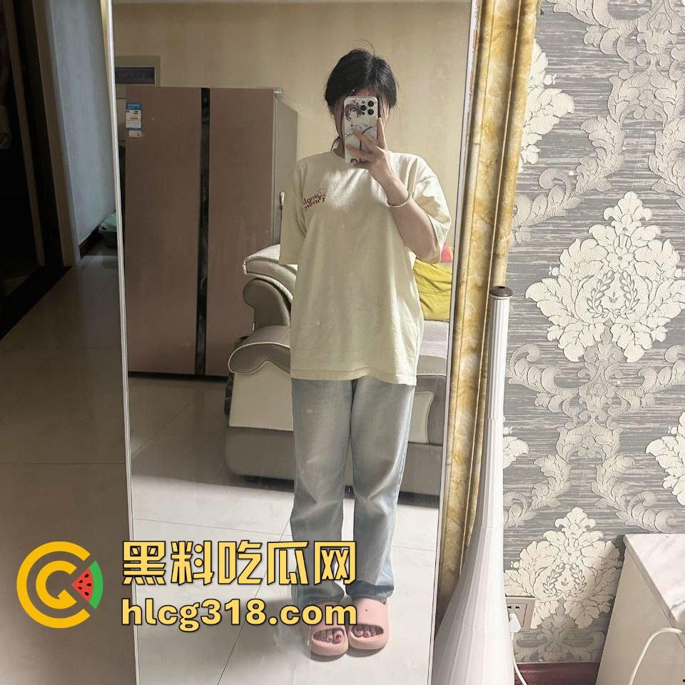 清纯反差高中学妹【李诗雨】跪地深喉肉棒眼神魅惑勾魂,微胖巨乳,极其淫乱母狗气质十足!-2