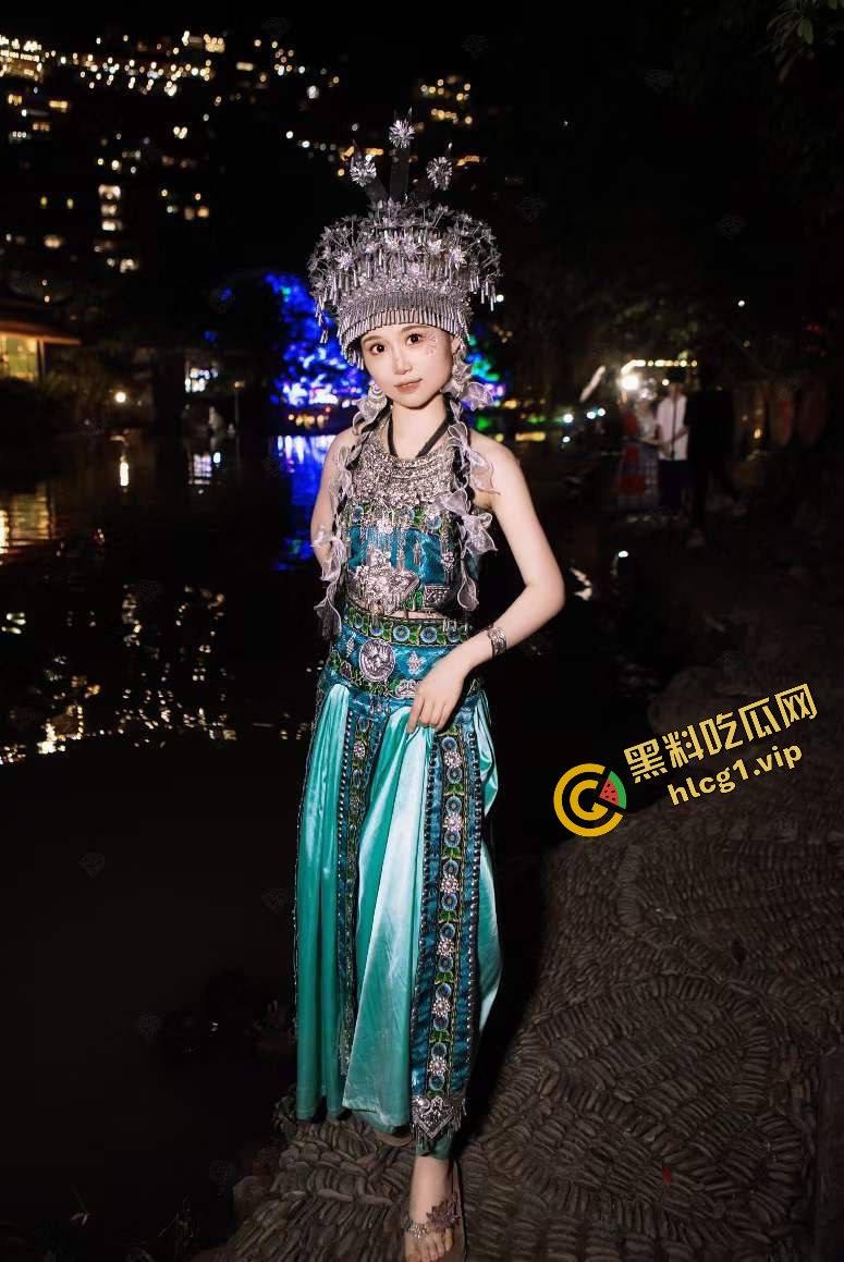 爆火泄密流出!云南苗族清纯美少女 口交深喉口爆 头饰摇曳沙响 极致诱惑!-3