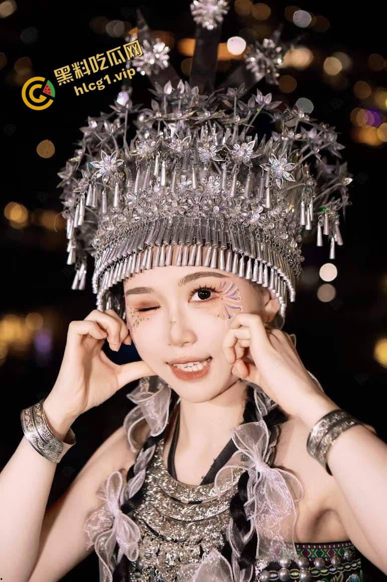 爆火泄密流出!云南苗族清纯美少女 口交深喉口爆 头饰摇曳沙响 极致诱惑!-6