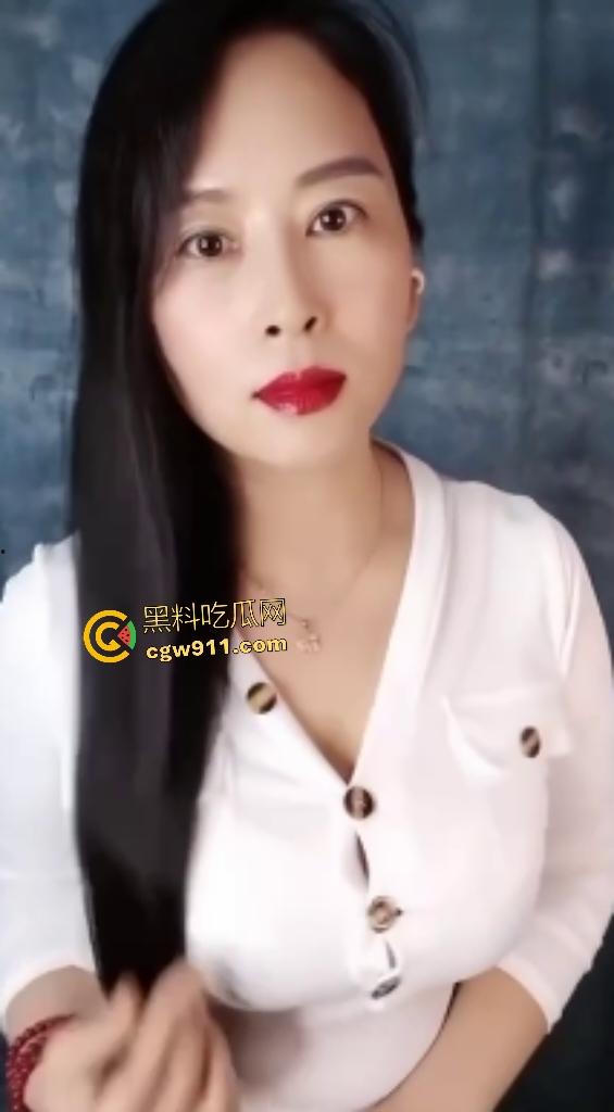 熟女人妻臀上黑印暴露淫荡本性,丰臀巨乳肥逼坐马桶发骚,骑乘狂操鸡巴差点坐断情夫!-5