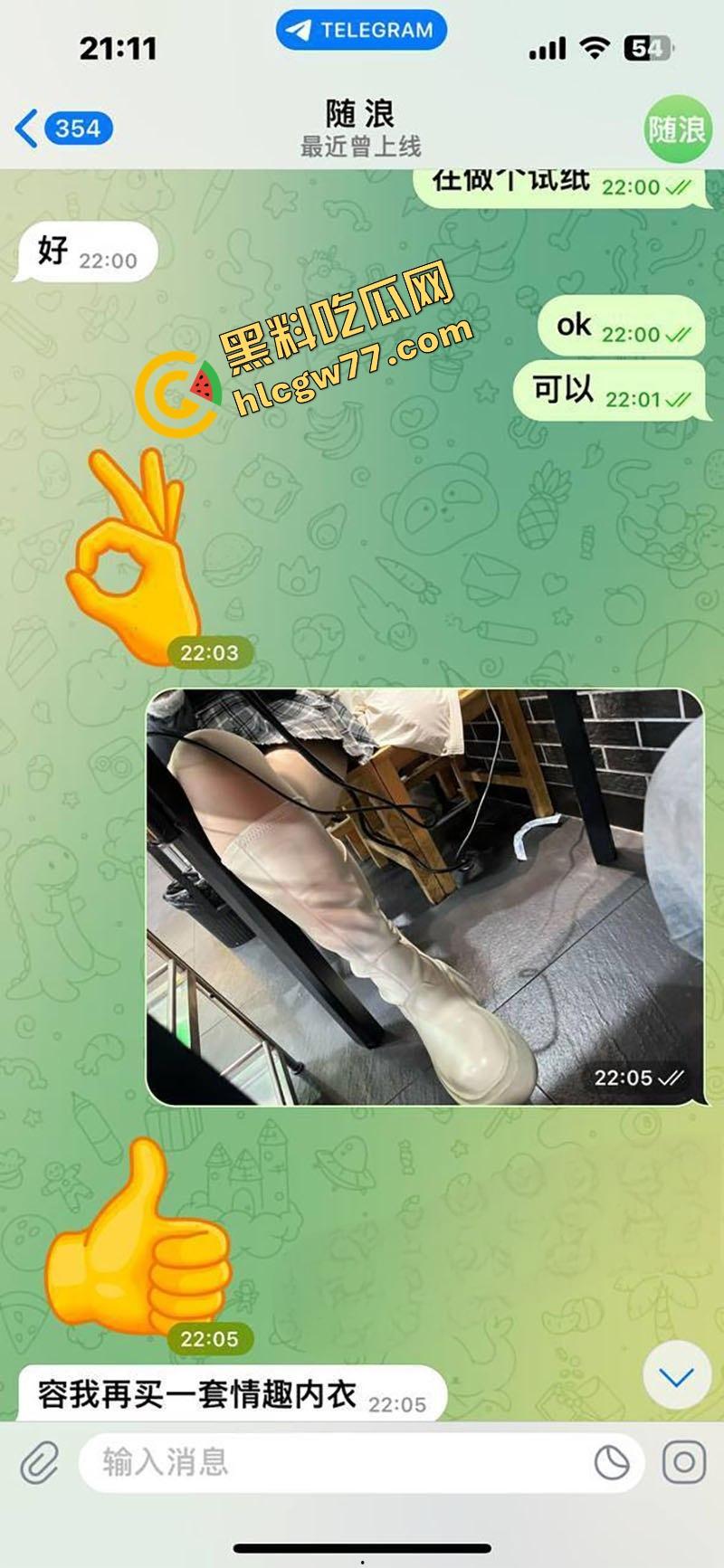 浦东骚夫真实献妻带长腿御姐老婆找男大开干，69互舔鸡巴小穴老公边录边撸！-3