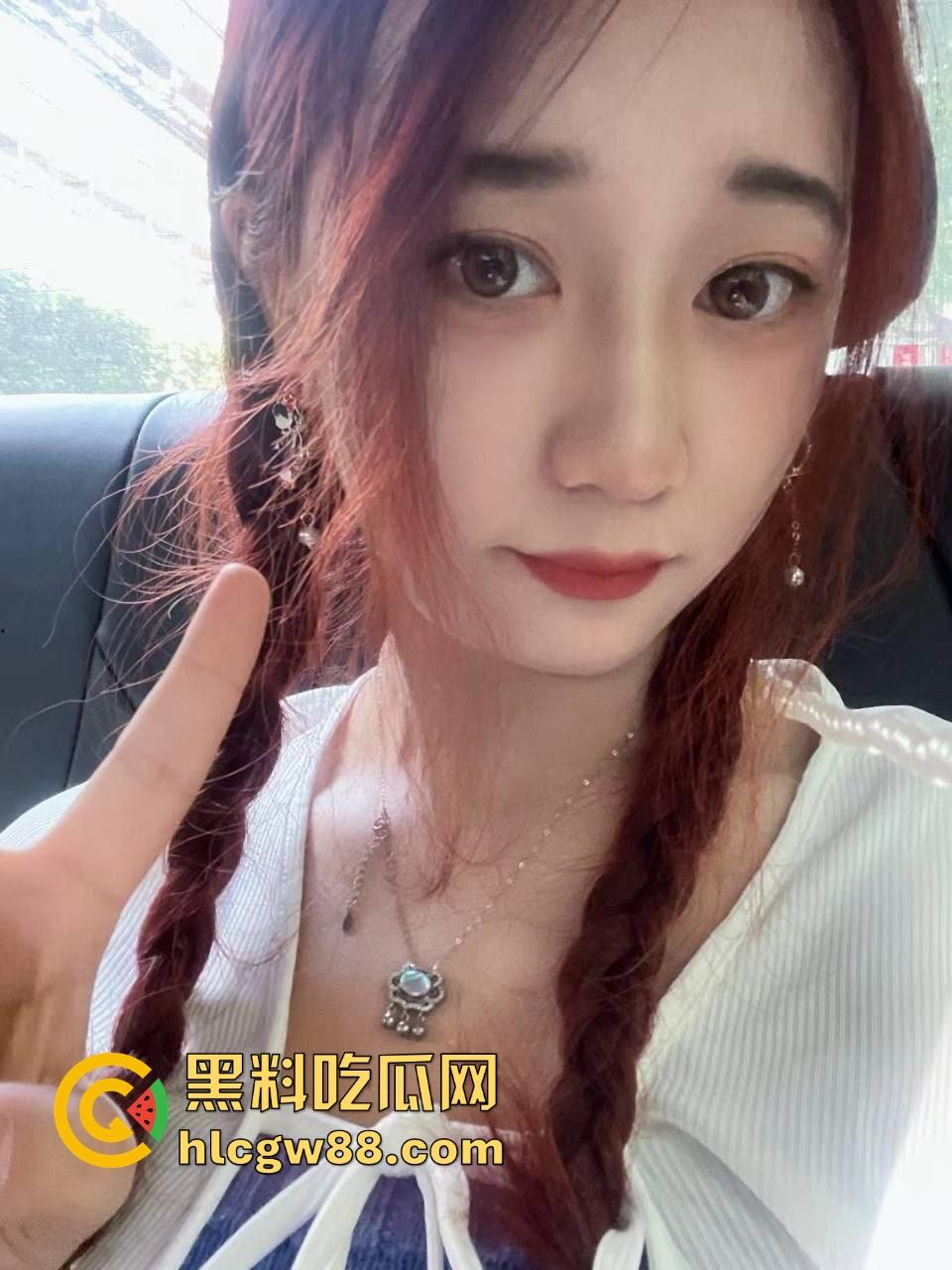 上海交通大学『周奕』反差骚母狗在酒店被丢床上爆操,激情打桩到失神,内射小穴表情太淫荡!-1