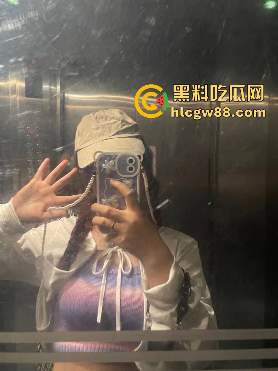 上海交通大学『周奕』反差骚母狗在酒店被丢床上爆操,激情打桩到失神,内射小穴表情太淫荡!-5