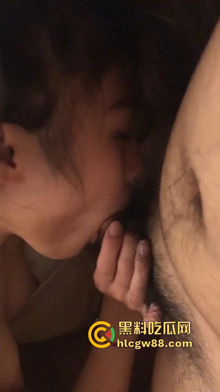 上海交通大学『周奕』反差骚母狗在酒店被丢床上爆操,激情打桩到失神,内射小穴表情太淫荡!-12