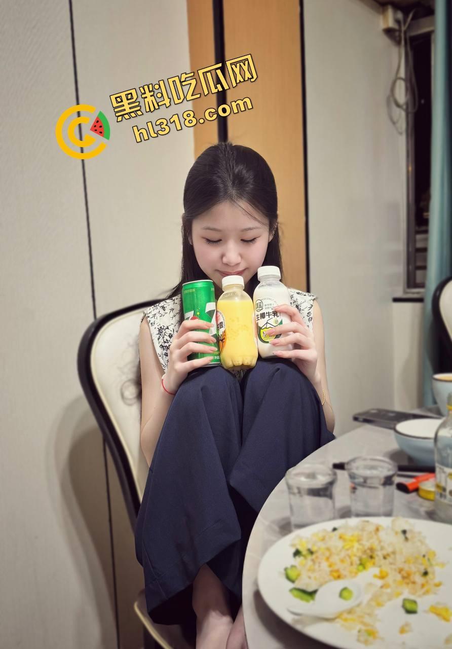 约炮美甲店少妇本想随便玩,结果喷成水龙头,直接喊兄弟组队3P,骚货嘴上说害羞下面一刻都不停!-2