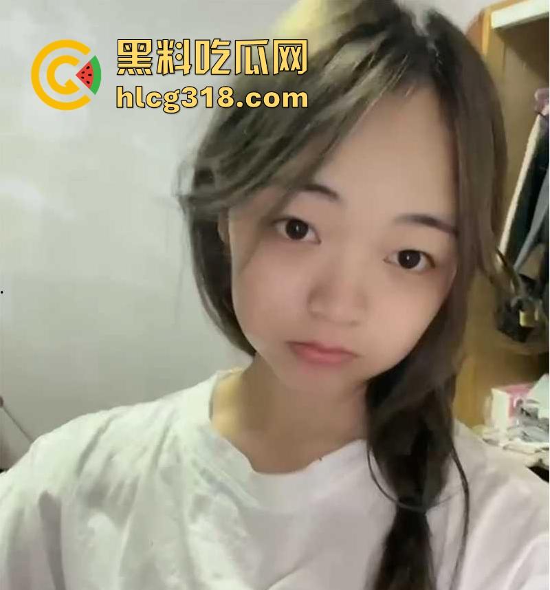 漳州卫生职业学院【陈欣雨】21岁极品身材学生妹 性瘾母狗居家自拍 勾引网友来约炮！-3