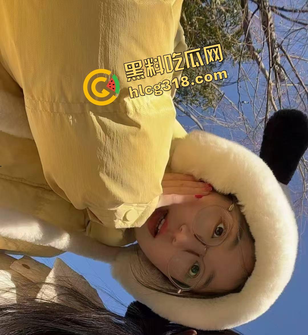 买个健身操课程回家,结果女友天天真空紧身衣扭屁股跳操开摆,小老弟看她跳一个抬头硬一次!-1