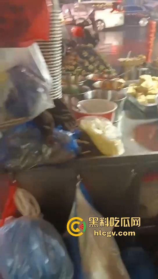 湖南长沙路边摊臭豆腐制作全过程曝光!网友现场考察直呼太惊人!-1