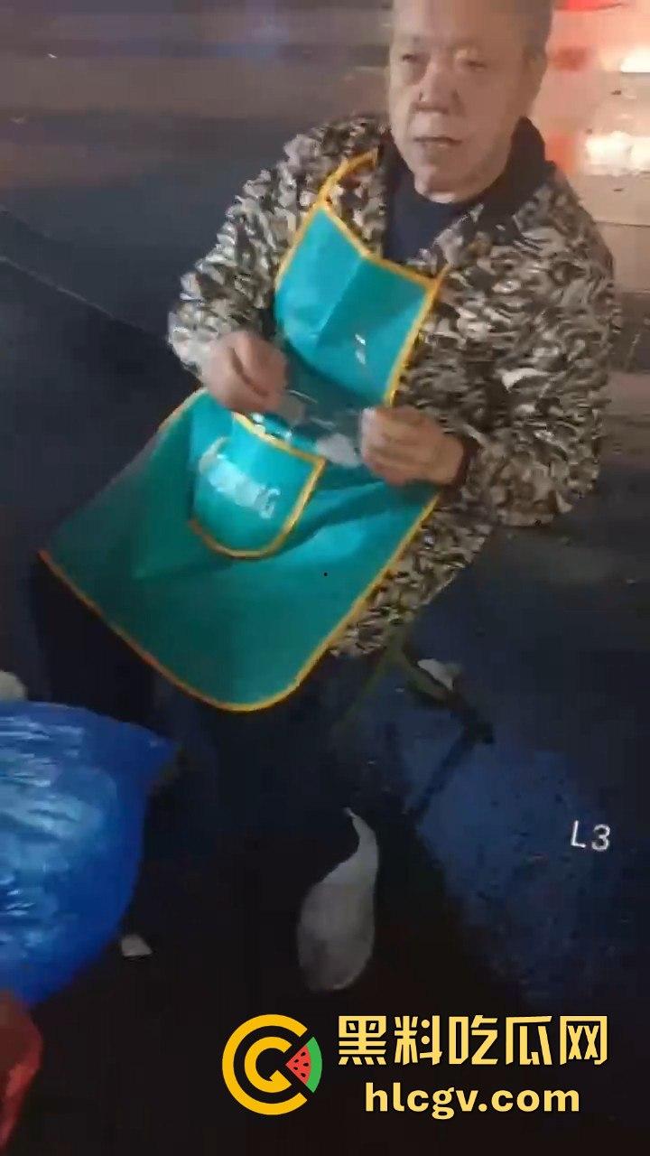 湖南长沙路边摊臭豆腐制作全过程曝光!网友现场考察直呼太惊人!-4