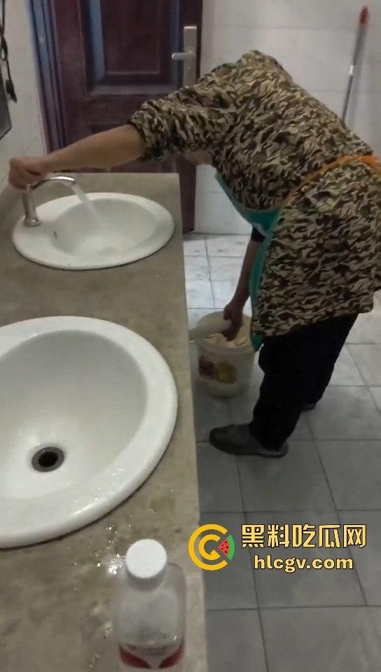 湖南长沙路边摊臭豆腐制作全过程曝光!网友现场考察直呼太惊人!-5