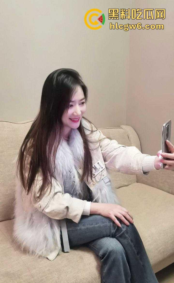 极品御姐健身房假借咨询勾搭教练，渔网黑丝酒店跪地求操，疯狂打桩输出被操成母狗，健身教练火力全开让她一败涂地！-10