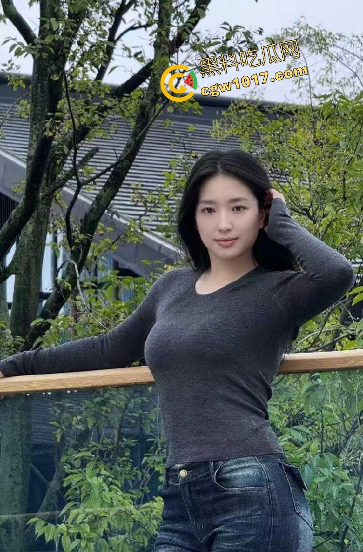 巨乳嫂子身穿开档黑丝淫欲上脑,主动求操被蹂躏美乳,无套骑乘榨精,诱惑无比全程娇喘超刺激!-2