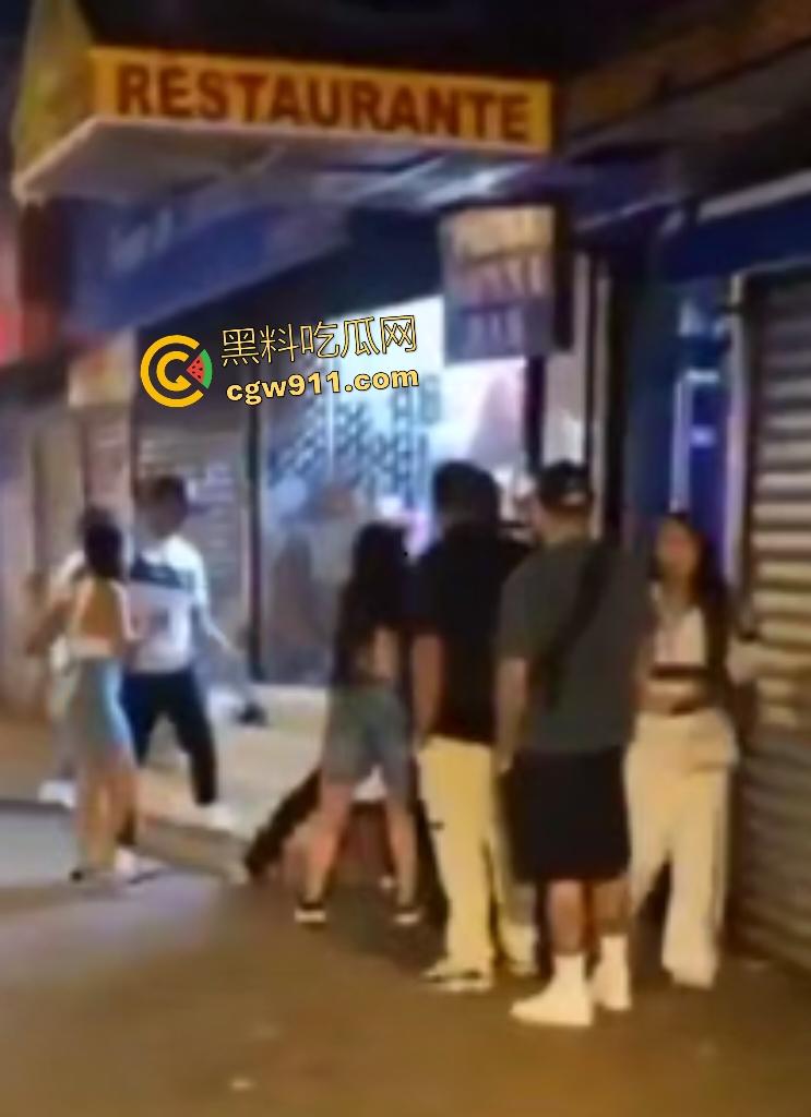 纽约皇后区醉酒禽兽，性骚扰16岁少女遭反抗，然后开车撞少女当场血肉模糊惨死，母亲腿断入院！-8