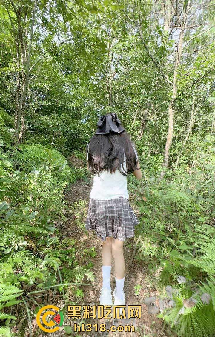 海角乱伦,户外露营跟女儿在小树林做爱,人来人往女儿紧张的要死,阴道却变得无比紧致!-1