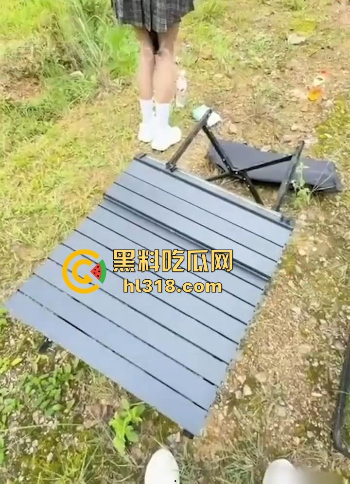 海角乱伦,户外露营跟女儿在小树林做爱,人来人往女儿紧张的要死,阴道却变得无比紧致!-2