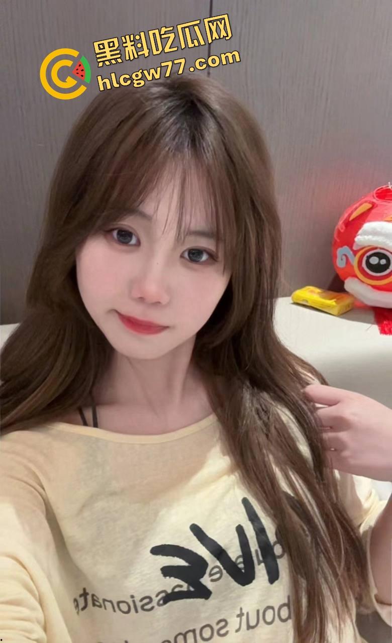 魔都艺术校花『欧易帆』堕落成富豪玩具，白嫩骚穴被车震干爆，窗帘一拉对着路人狂喷水！-3