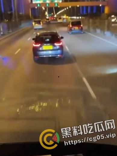 香港青马大桥汽车活春宫!男子驾驶途中女子垮位为其口交 无码视频疯传-4